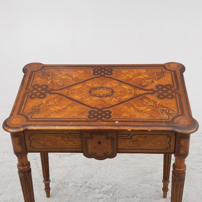 A dressing table, end of the 19th century.