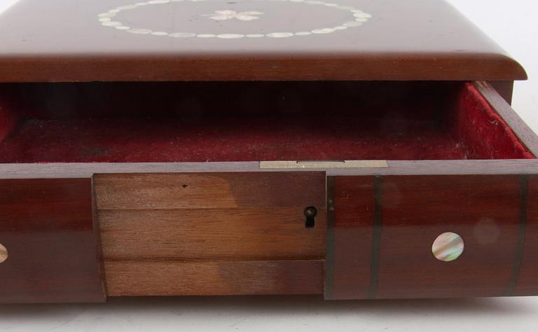 SKRIN och ASK MED LOCK, 1800/1900-tal.