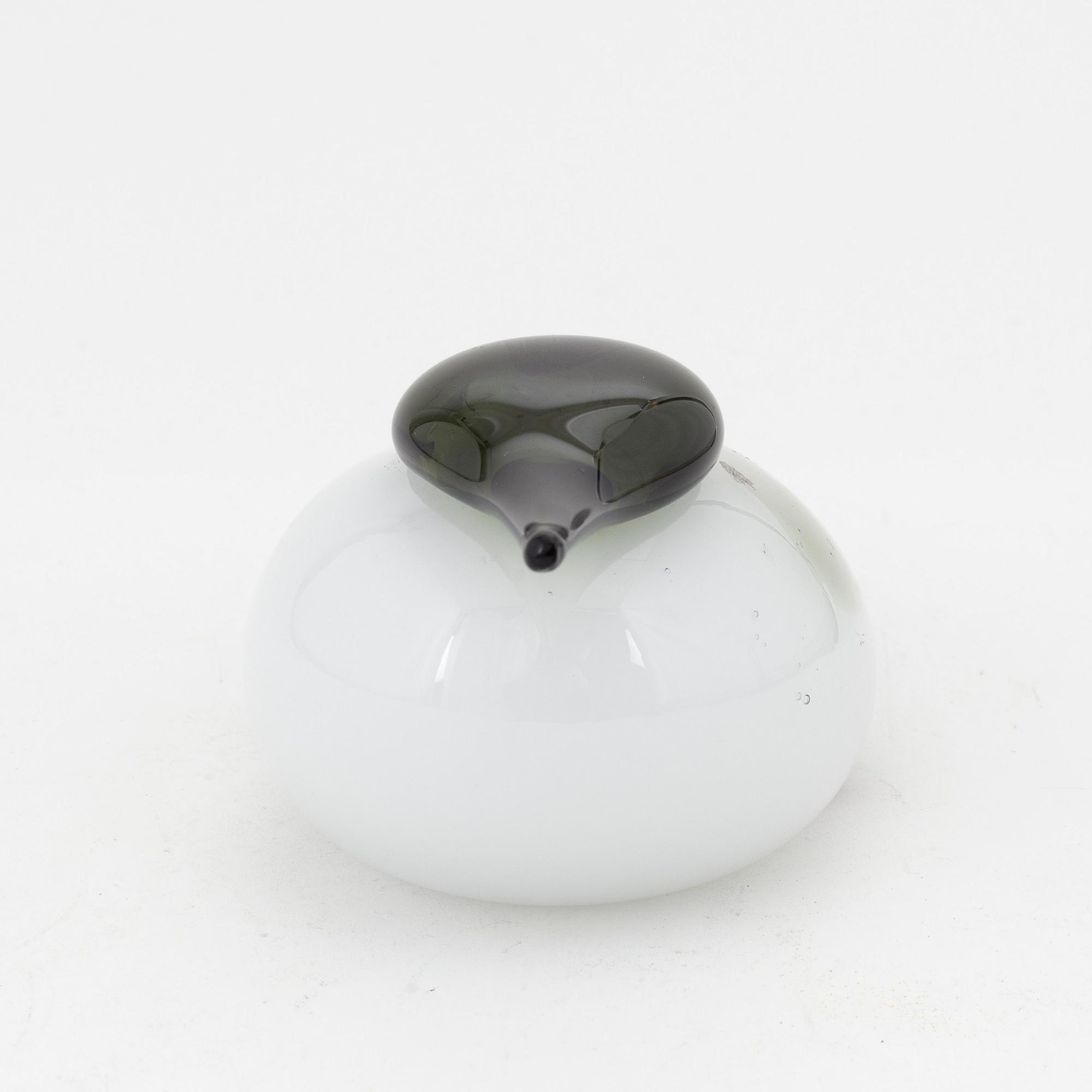 Oiva Toikka, a glass bird, Nuutajärvi Notsjö, signed.