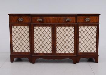 SIDEBOARD, England, 1900-talets andra hälft.