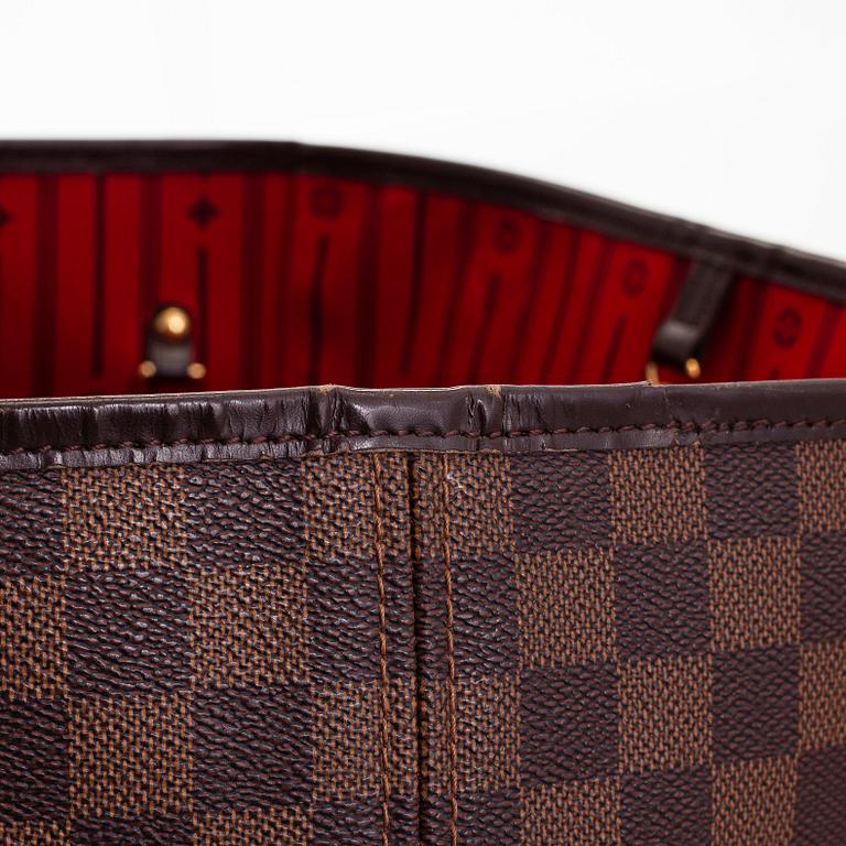 Louis Vuitton, "Neverfull GM" laukku.