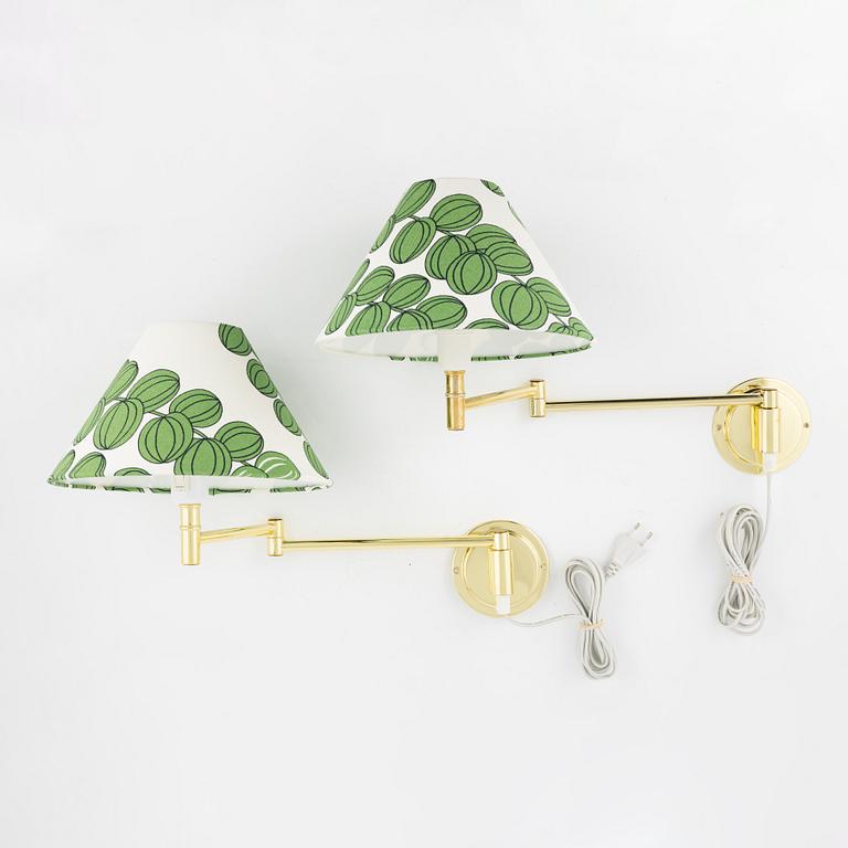 A pair of brass wall lights, later part of the 20th Century.