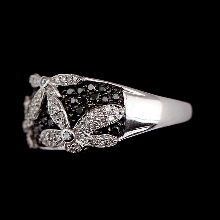 RING, 14 k vitguld, briljantslipade diamanter tot 0.50 ct.
