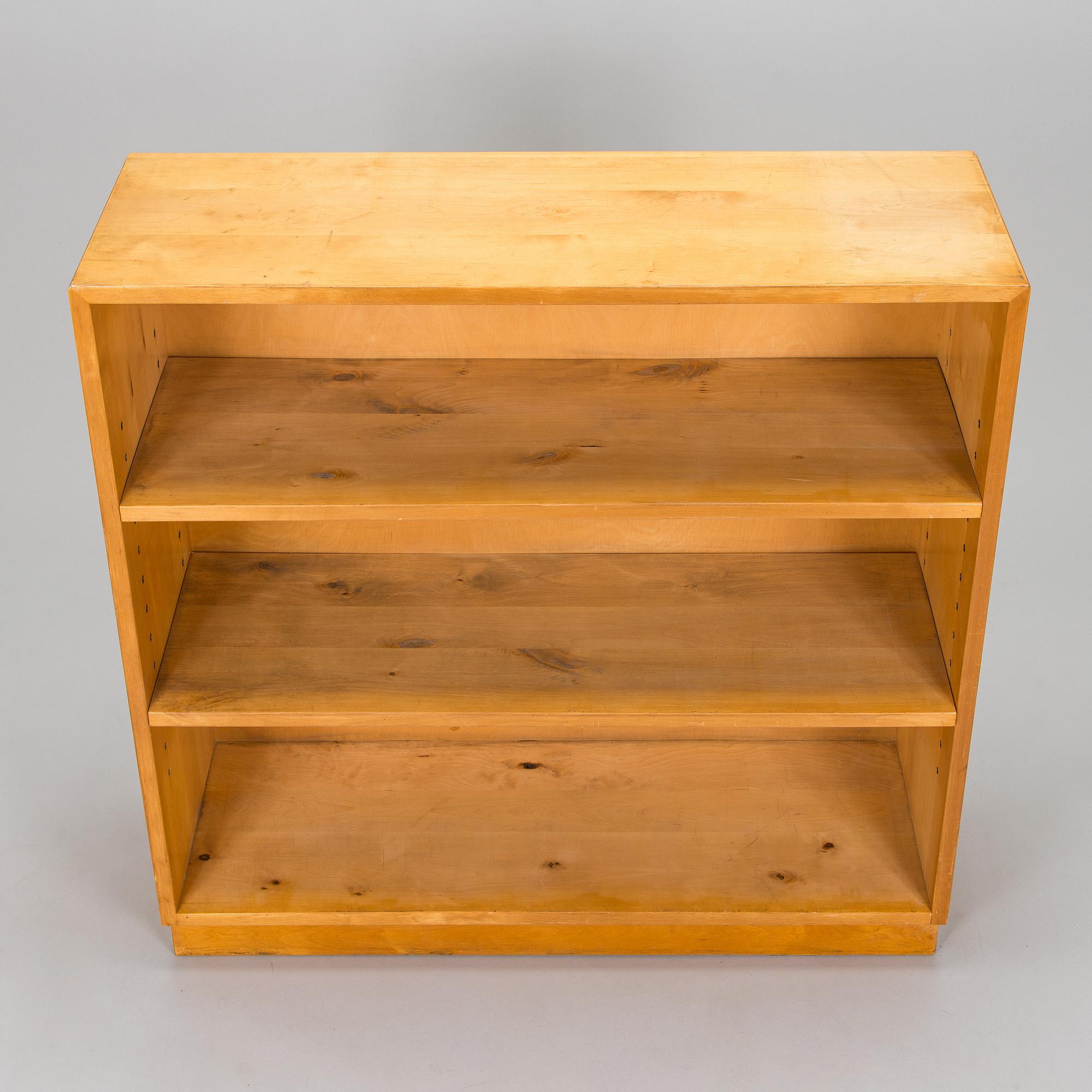 Aino Aalto, kirjahylly /kirjakaappi,  malli 408, O.Y. Huonekalu- ja Rakennustyötehdas A.B, 1950-luvun alku.