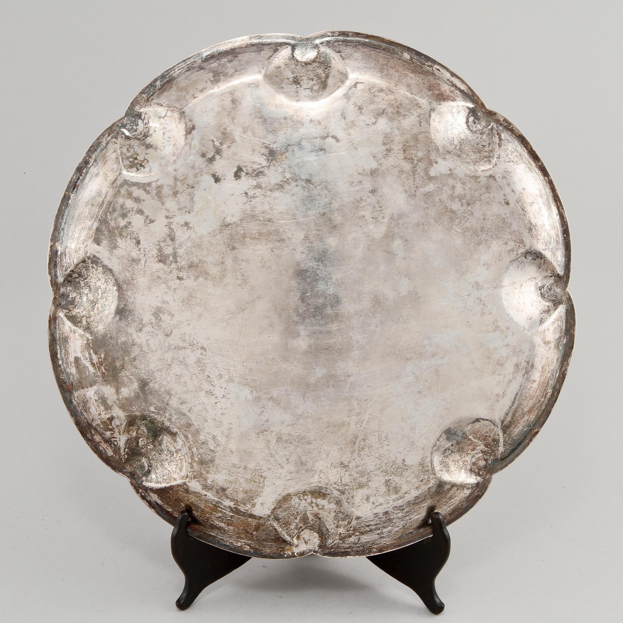 BRICKA, låghaltigt silver, berlin, Tyskland,  1800-talets andra hälft. Vikt 900 g.