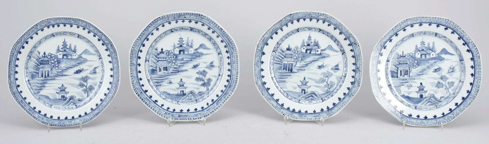 TALLRIKAR, 4 st, porslin, Kina, Qing dynastin, Qianlong (1736-1795).