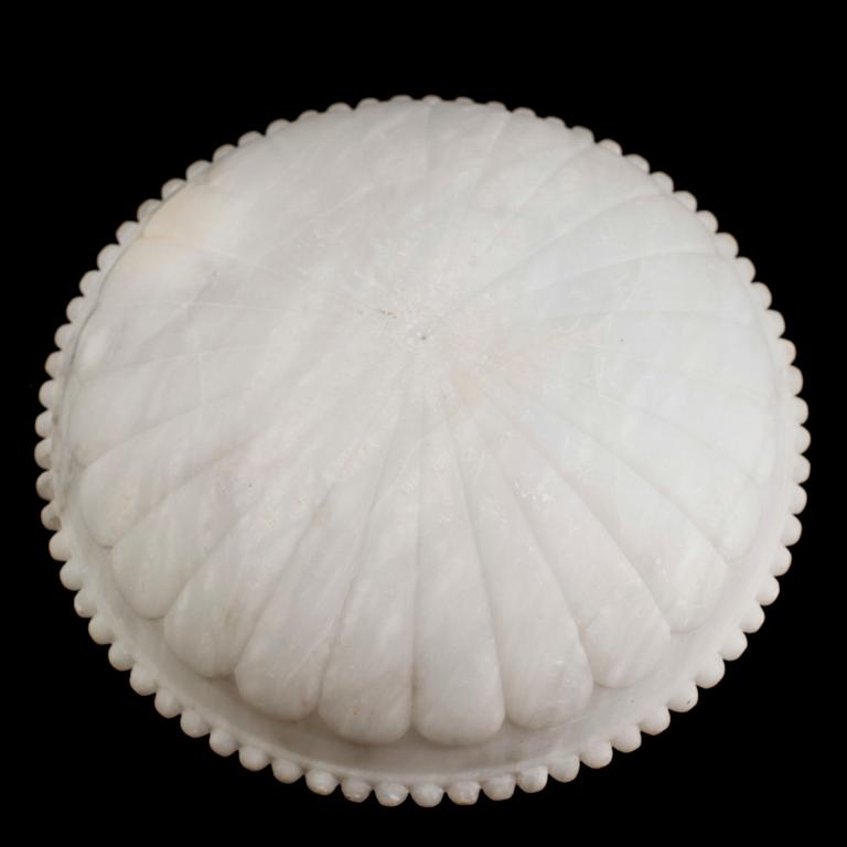 KUPA, alabaster, 1800-talets andra hälft.