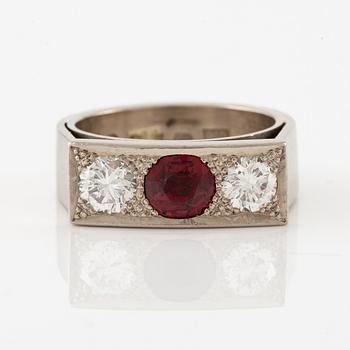 Bengt Liljedahl ring 18K white gold two round brilliant-cut diamonds.