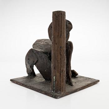 Erkki Kannosto, Sittande figur.