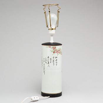 A Chinese famille rose hat stand, turned into a table lamp, early 20th century.