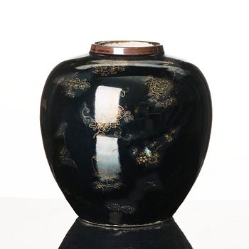 A pair of mirror black vases, Qing dynasty, 19th Century.