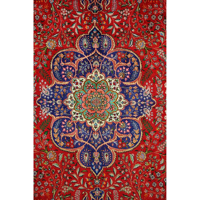 A Tabriz carpet, 400 x 300 cm.