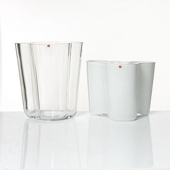 Alvar Aalto, vaser, 3 st och skål "Savoy", glas, samt fat och ljuslykta, Iittala.