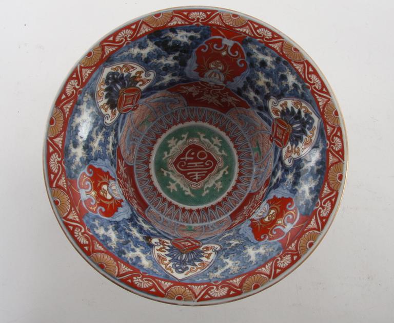 VASER och SKÅL, 2+1, porslin, Imari omkring 1900.