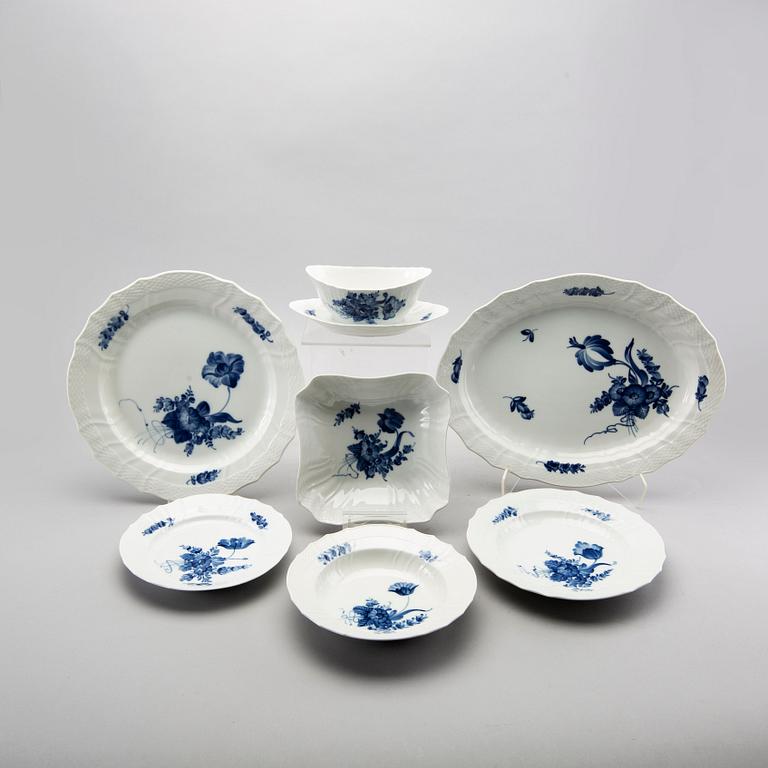 SERVIS, 86 dlr "Blå blomst" Royal Copenhagen Danmark 1900-talets andra hälft porslin.