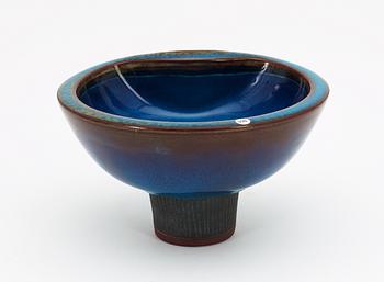 A Wilhelm Kåge 'Farsta' stoneware bowl, Gustavsberg 1950's.