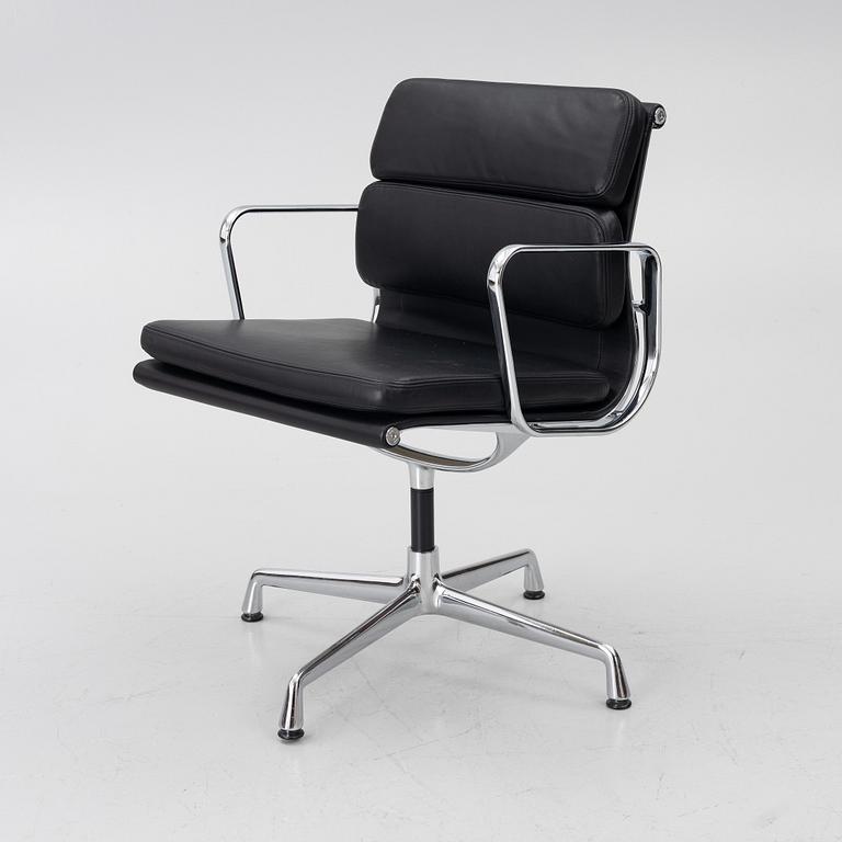 Charles & Ray Eames, Chair, “Soft Pad Alu Chair”, model EA208, Vitra.