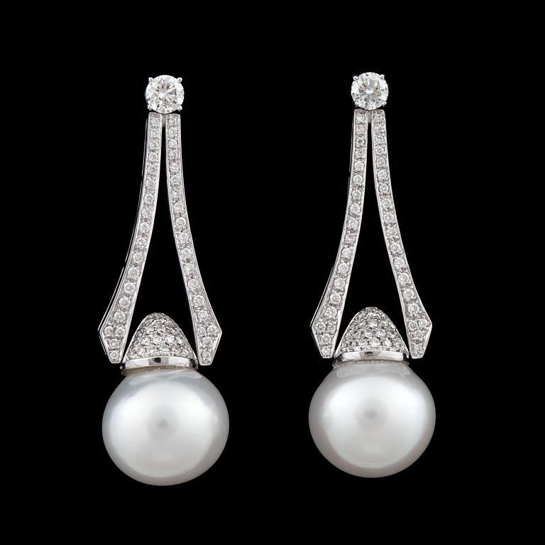 A pair of cultured South sea pearl earrings, Ø 14.9 mm, with brilliant-cut diamonds, total carat weight circa 1.57ct.