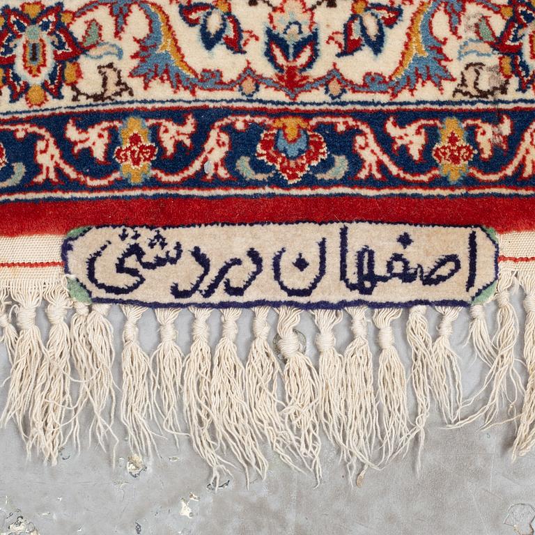 Matta, semiantik Isfahan, signerad, ca 240 x 145 cm.