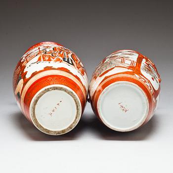VASER, 2 st, porslin, Kutani. Japan, Meiji (1868-1912).