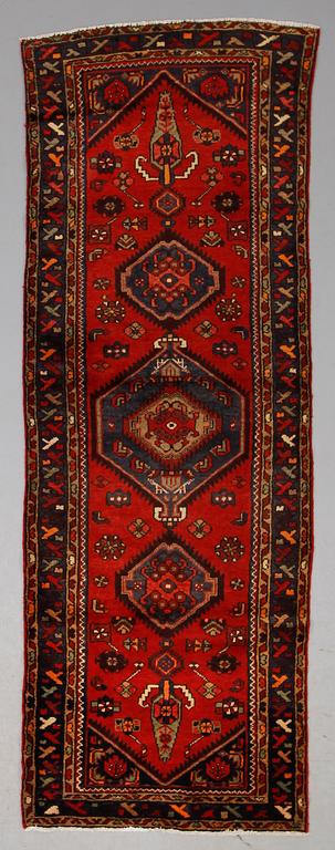 MATTA, Hamadan, ca 280 x 96 cm.