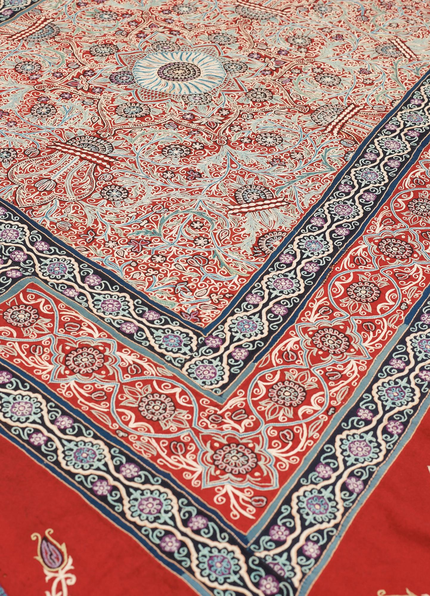 SEMI-ANTIQUE RASCHT HORSE COVER. 142,5 x 218 cm.