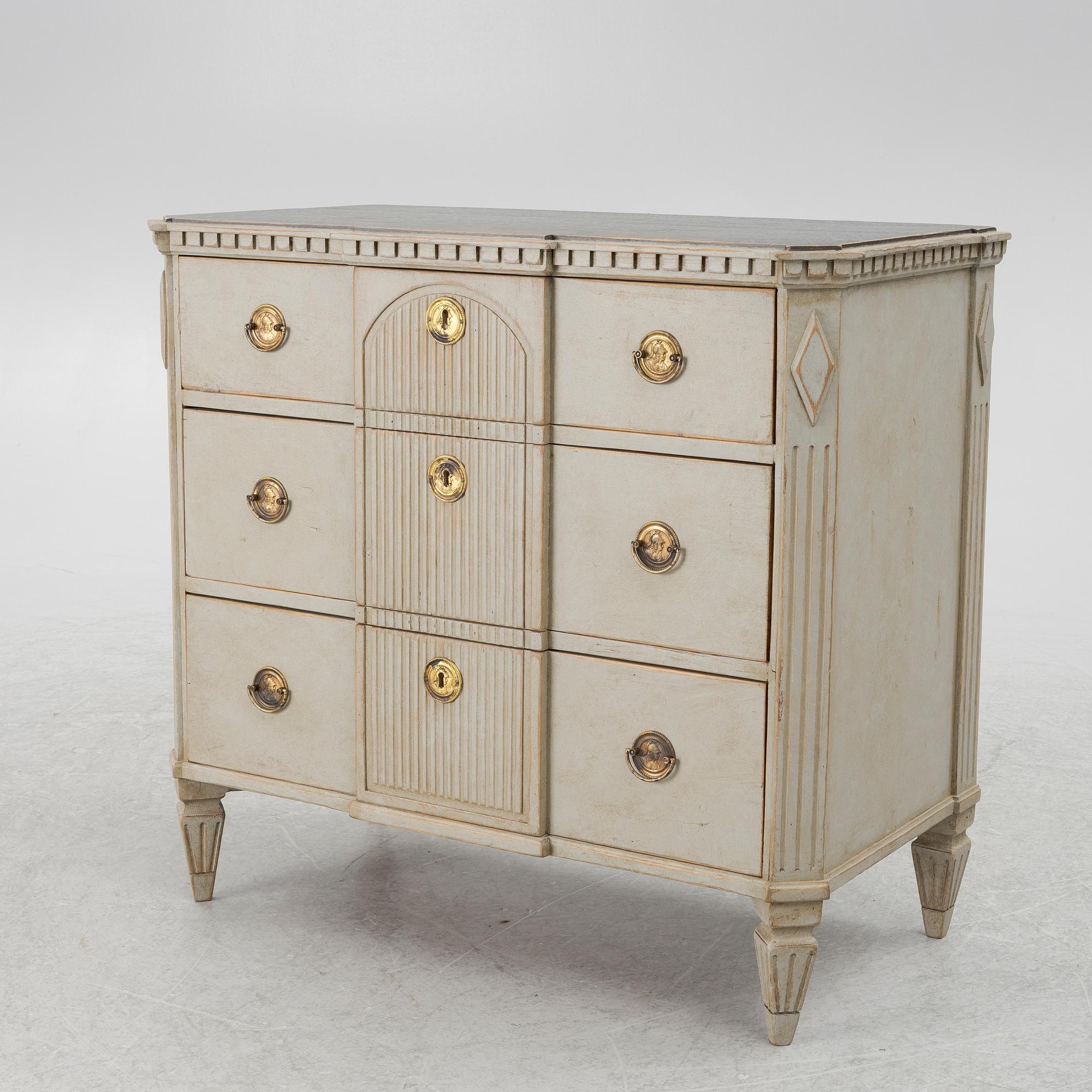 Chest of drawers, 19th century.