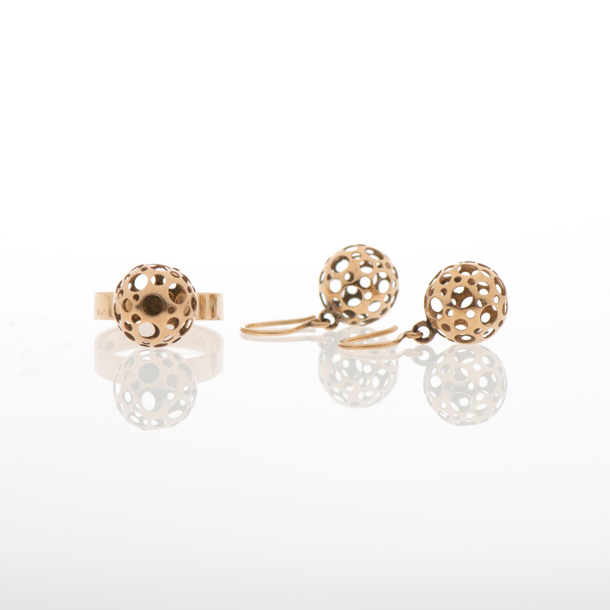 LIISA VITALI, RING and EARRINGS, 14K gold. Westerback, Helsinki Finland 1962.