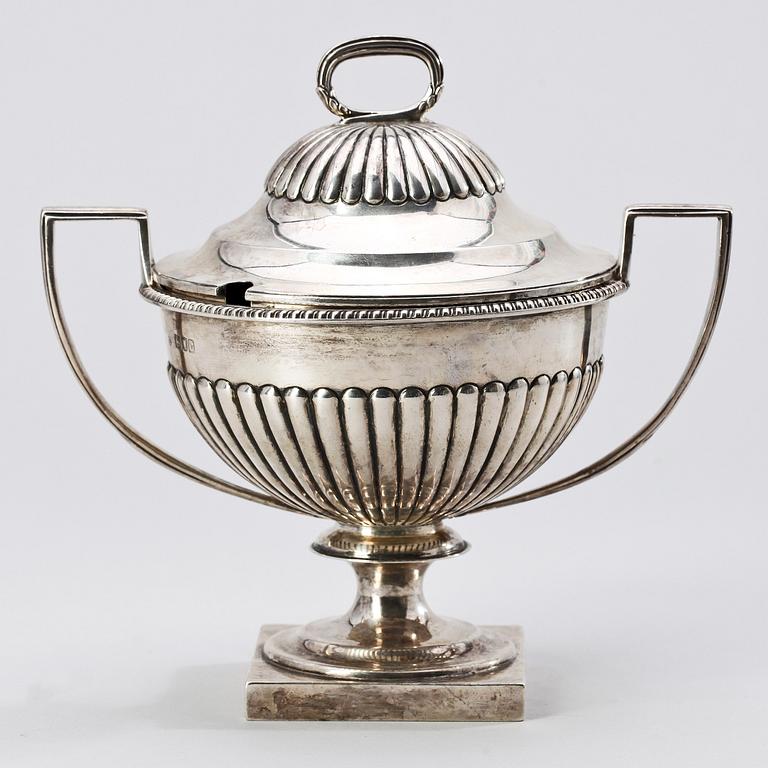 SOCKERSKÅL, silver, otydl mästarstämpel, London 1898. Vikt ca 590 gram.