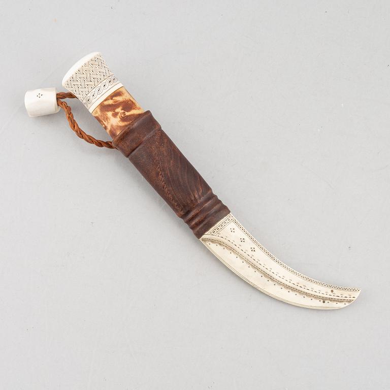 Per Erik Nilsson, a reindeer horn knife.