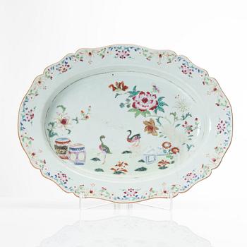 A Chinese famille rose export porcelain dish, Qing dynasty, Qianlong (1736-95).