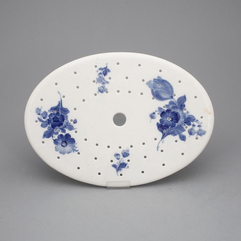 SERVISDELAR, ca160+8 delar, porslin, "Blå blomst", Royal Copenhagen, 1900-tal.