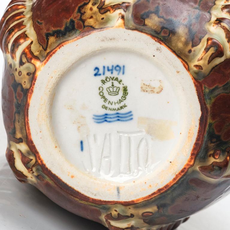 Axel Salto, a stoneware 'sung' glazed stoneware vase, Royal Copenhagen, Danmark 1985-89, model 21491.