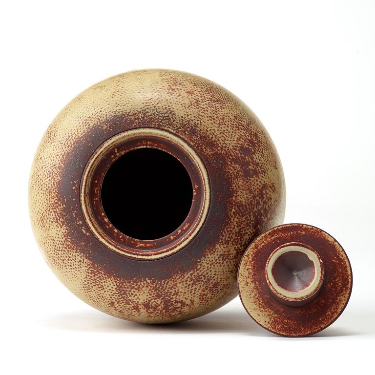 A Wilhelm Kåge Farsta stoneware jar and cover, Gustavsberg studio, Sweden 1960.