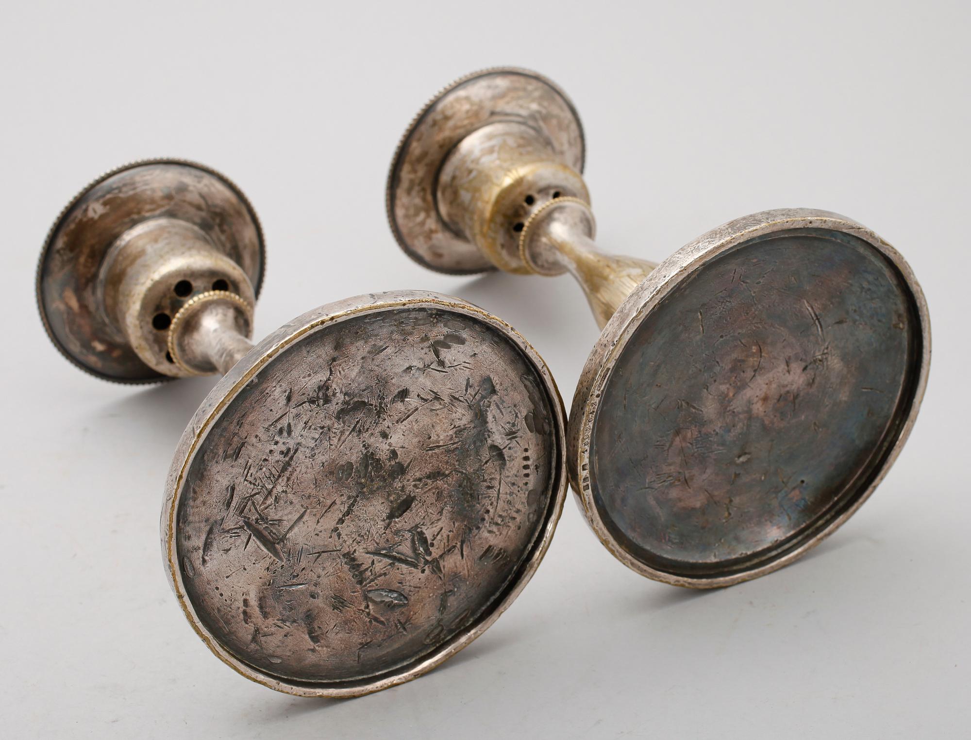 LJUSSTAKAR, 1 par, försilvrad mässing, Christofle, Frankrike, 1800-tal.