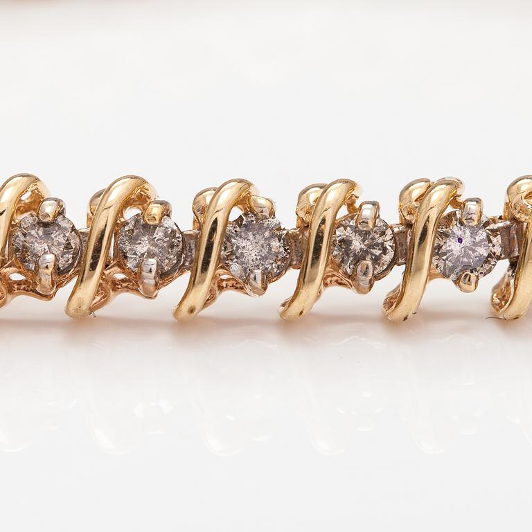 A 14K gold bracelet with light brown diamonds ca. 2.38 ct in total.