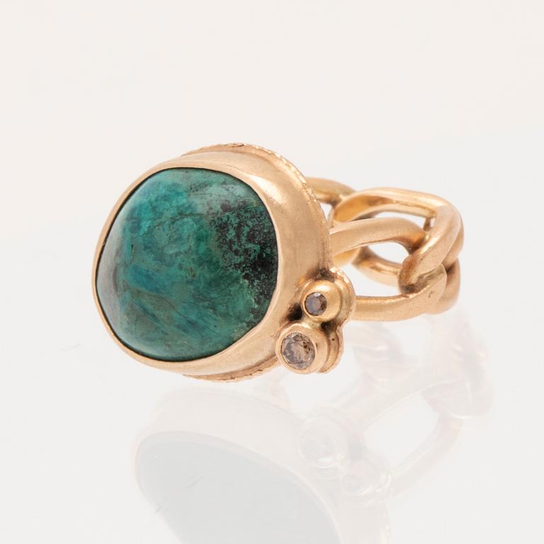 Ring in 18K gold with a cabochon-cut "Eilat stone" and diamonds, Annmari Andersson Malmö 2022.