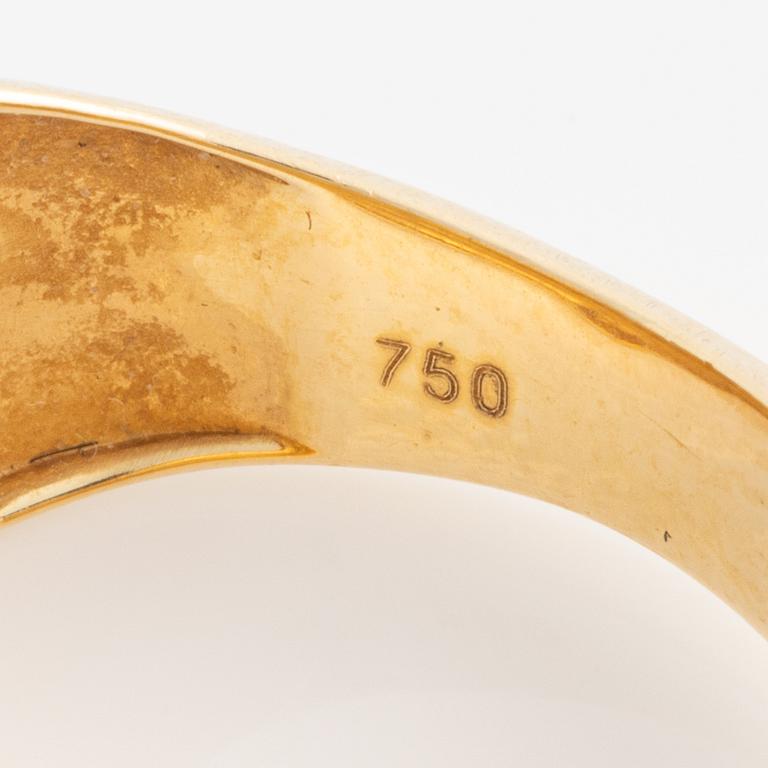 Ring, guld,  med små diamanter.