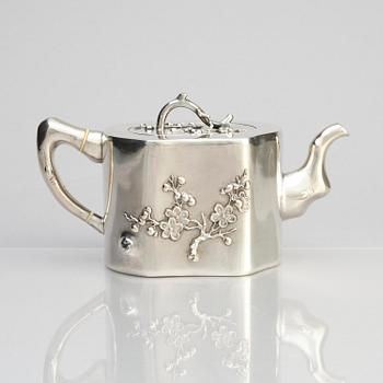 A Chinese Export silver tea set, marked Hung  Chong &  Co, Shanghai, 20th century.