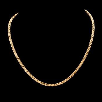 Necklace herringbone chain in 18K gold.