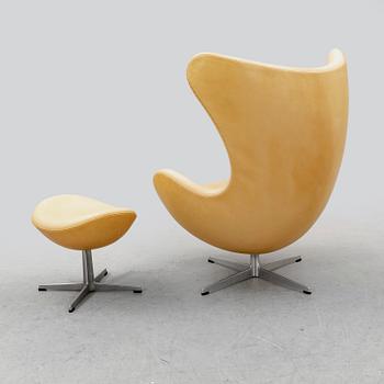 Arne Jacobsen, fåtölj med fotpall "Ägget" för Fritz Hansen Danmark 1960-tal.