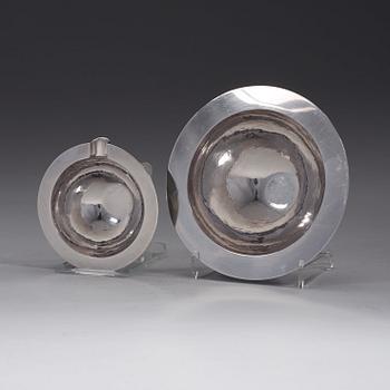 A Wolfgang Gessl sterling creamer and bowl, Stockholm 1990 and 2002.