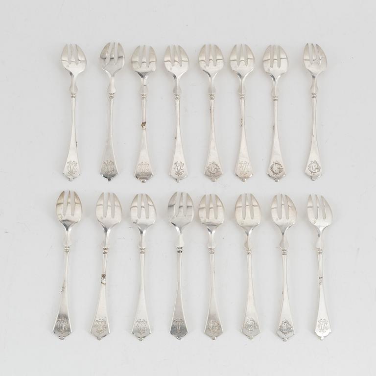 A set of 16 French silver 950 oyster forks, Paris circa 1900.