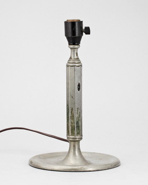 BORDSLAMPA, tenn, Firma Svenskt Tenn, 1927.