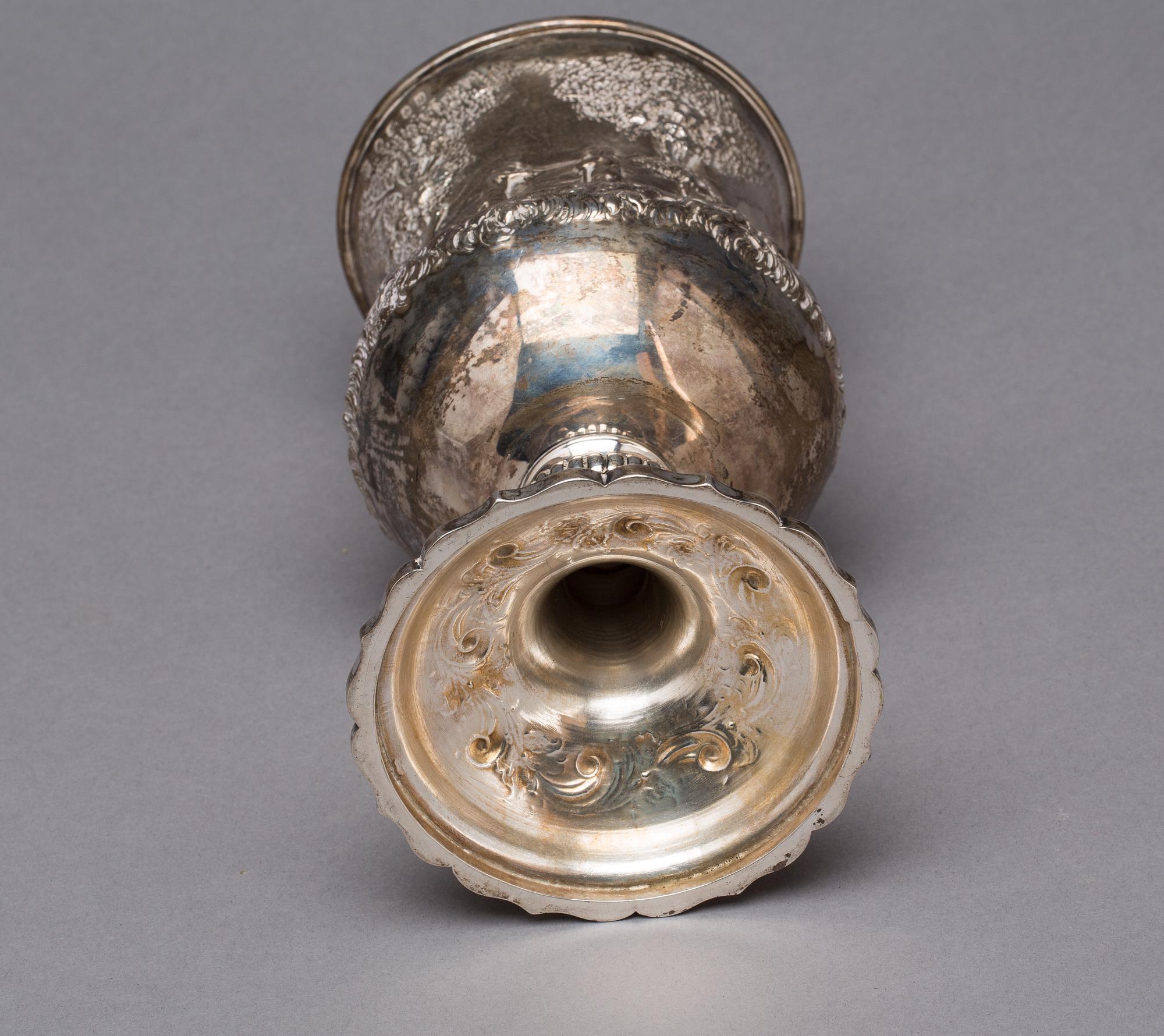 POKAL, silver, England, 1800-tal. Vikt ca 444 g.