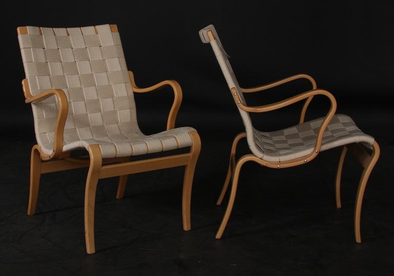 KARMSTOLAR, ett par. "Mina" design Bruno Mathsson. Dux. Brännmärkta.