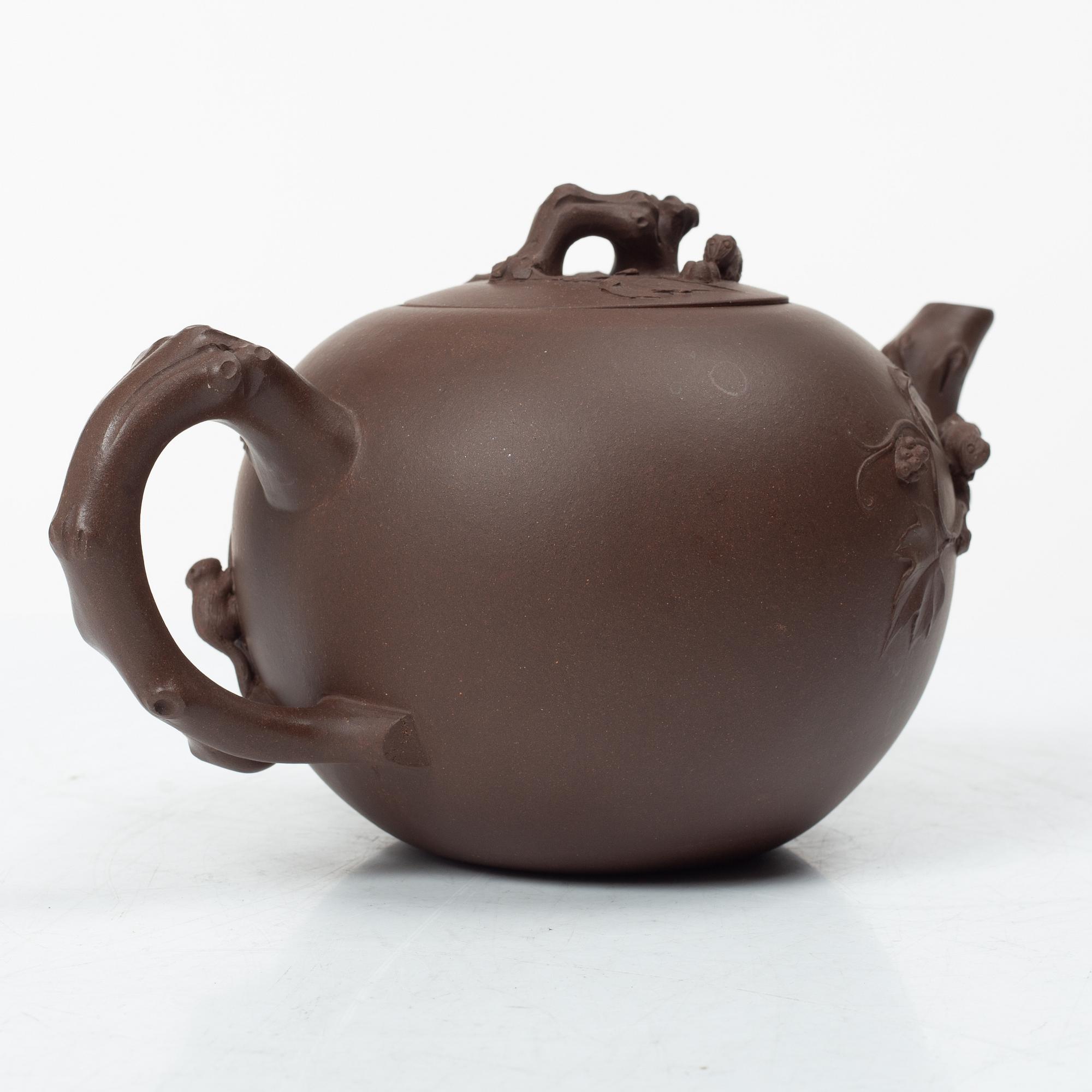 Två tekannor, yixing, Kina, tidigt 1980-tal.