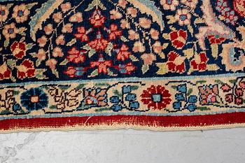 Matto, semi-antique Tabriz, ca 353 x 241 - 245 cm.