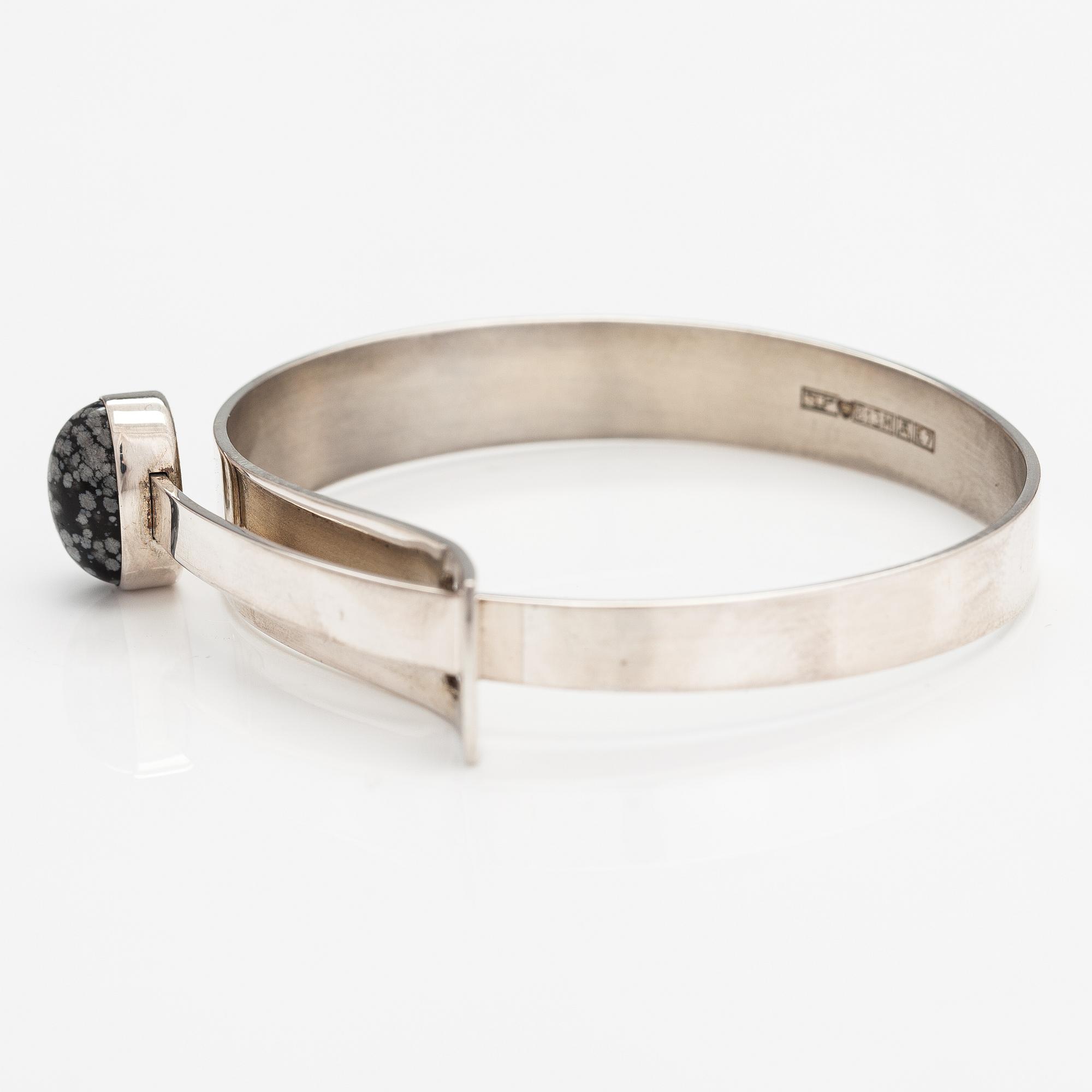 Elis Kauppi, A silver bracelet with an snowflake obsidian. Kupittaan kulta, Turku 1958.