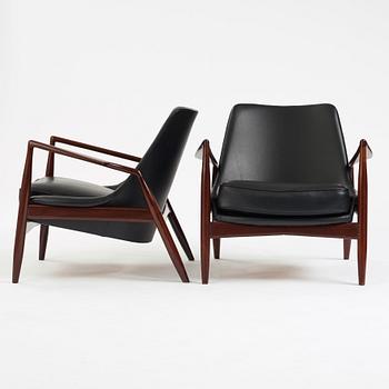 Ib Kofod-Larsen, fåtöljer, ett par "Sälen", Olof Perssons Fåtöljindustri (OPE), Jönköping, 1950-60-tal.